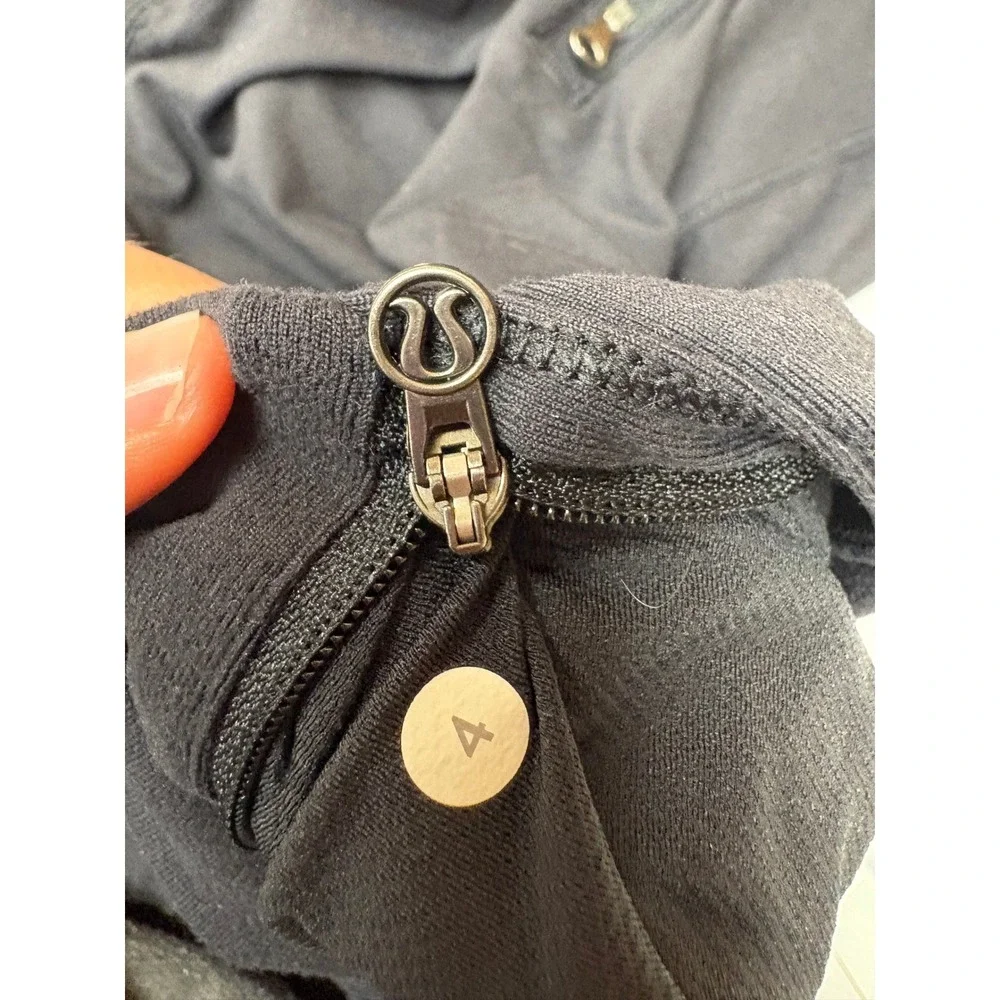 Lululemon Forthright Black Half Zip Pullover Thumbhole Athletic‎ Running Top 4